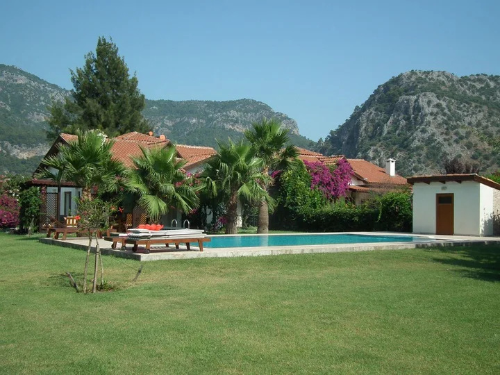 Дальян: Villa Lale