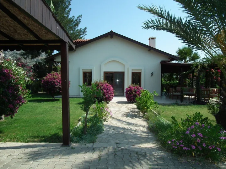 Дальян: Villa Lale