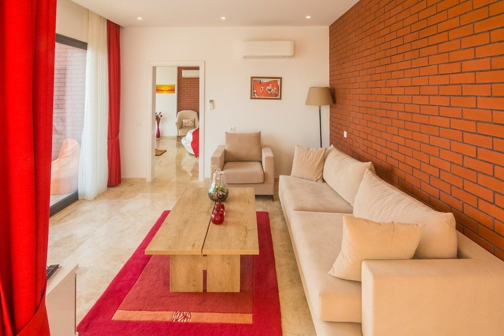 Исламлар: Villa Sude