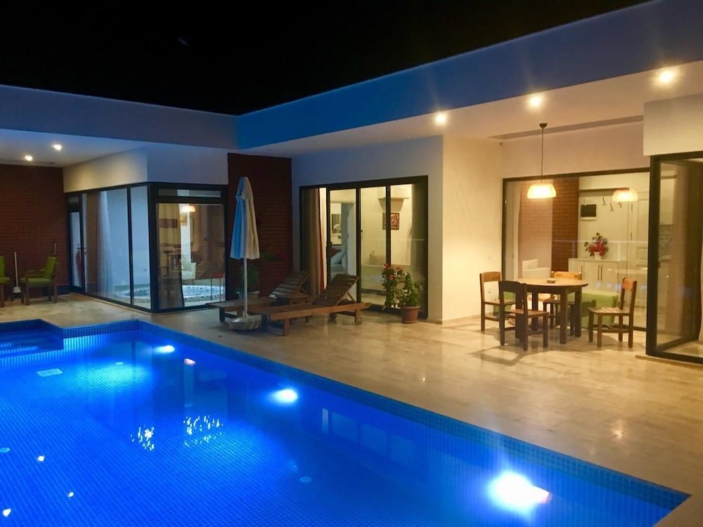 Исламлар: Villa Sude