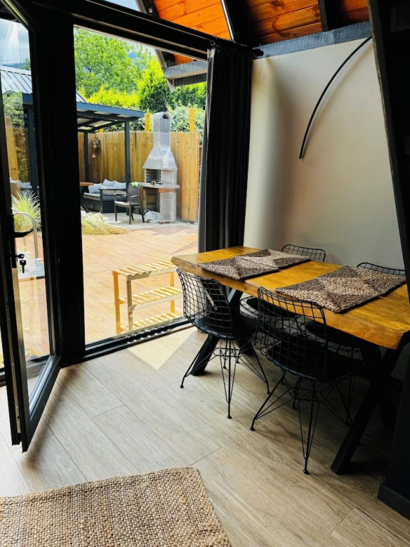 Янык: Adesa Bungalow Hotel
