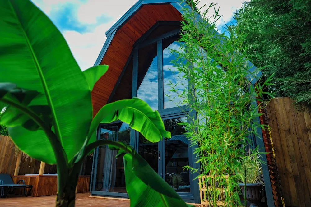 Янык: Adesa Bungalow Hotel