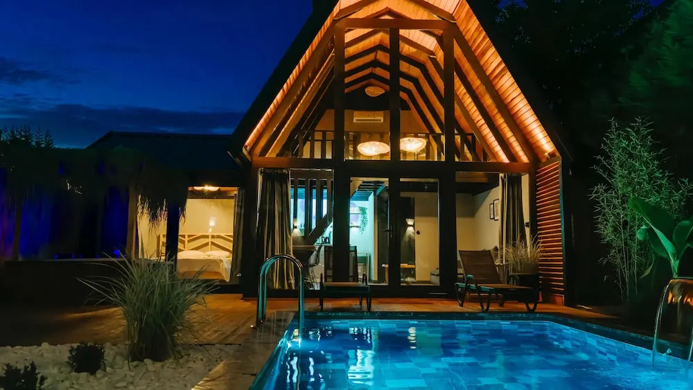 Янык: Adesa Bungalow Hotel