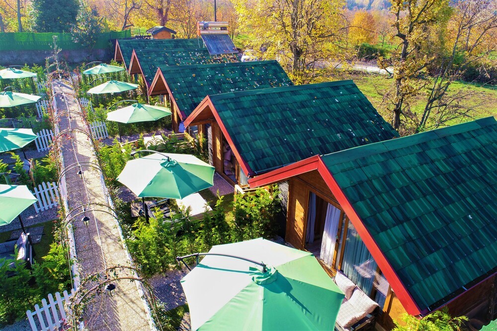 Янык: Adesa Bungalow Hotel