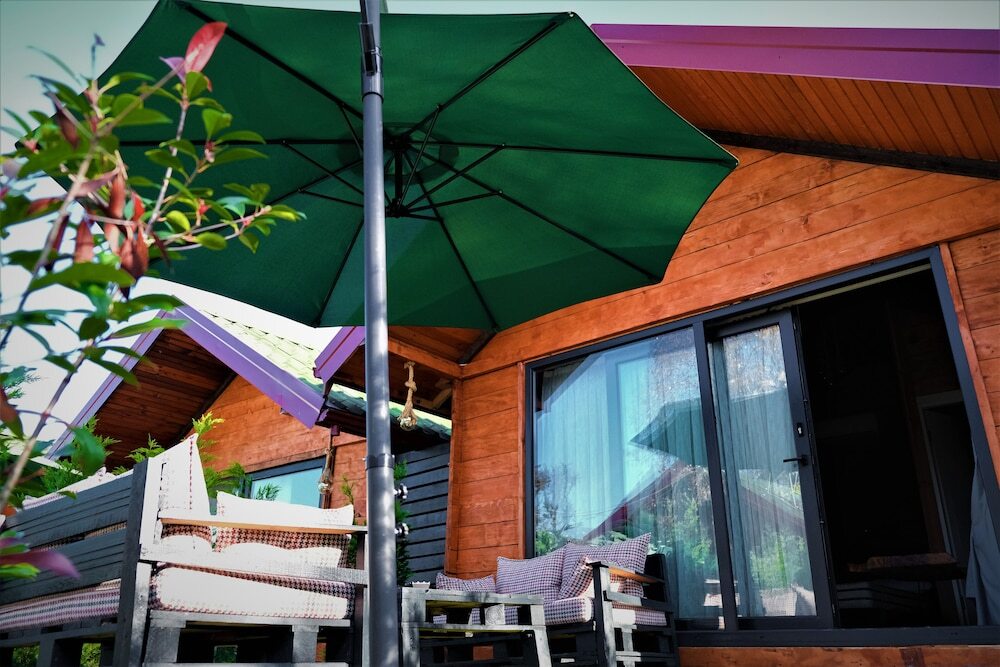 Янык: Adesa Bungalow Hotel