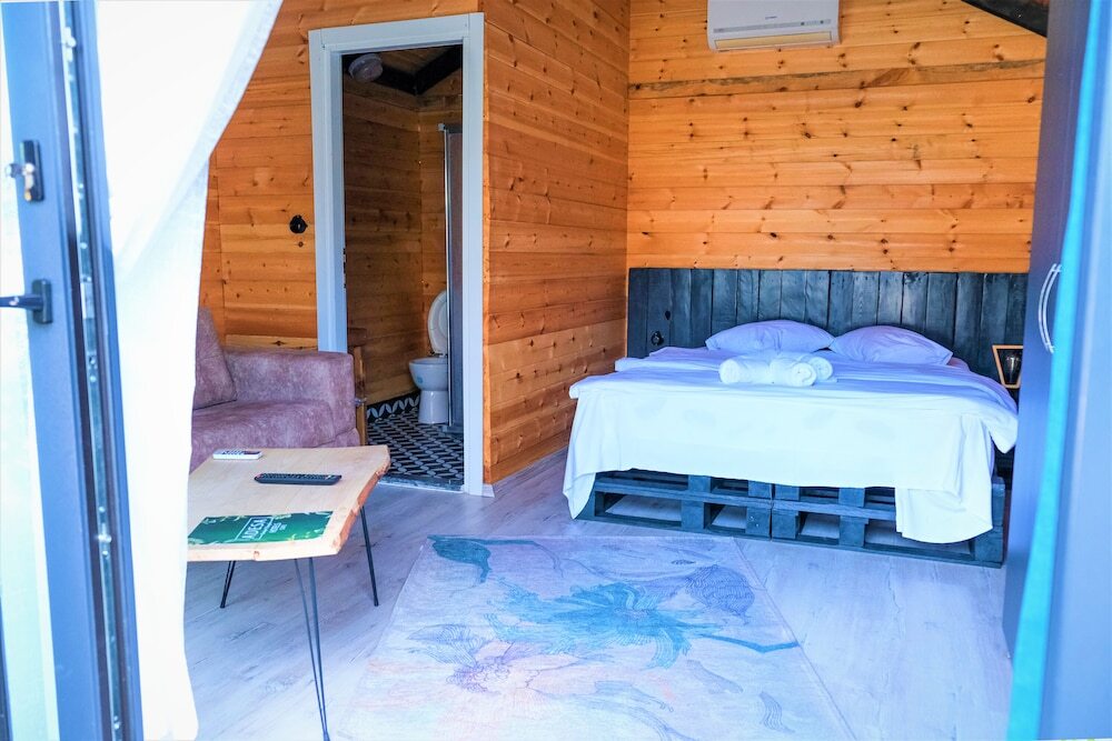 Янык: Adesa Bungalow Hotel