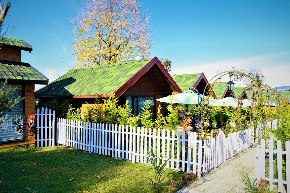Янык: Adesa Bungalow Hotel