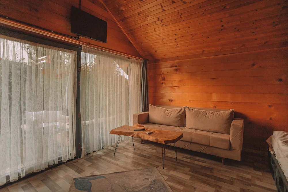 Янык: Adesa Bungalow Hotel