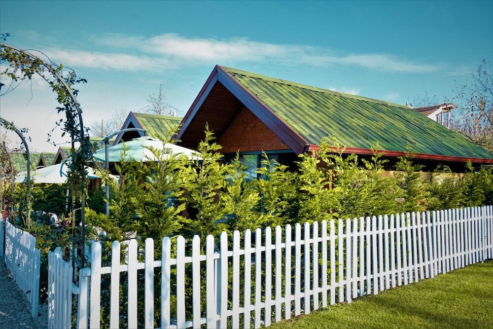 Янык: Adesa Bungalow Hotel