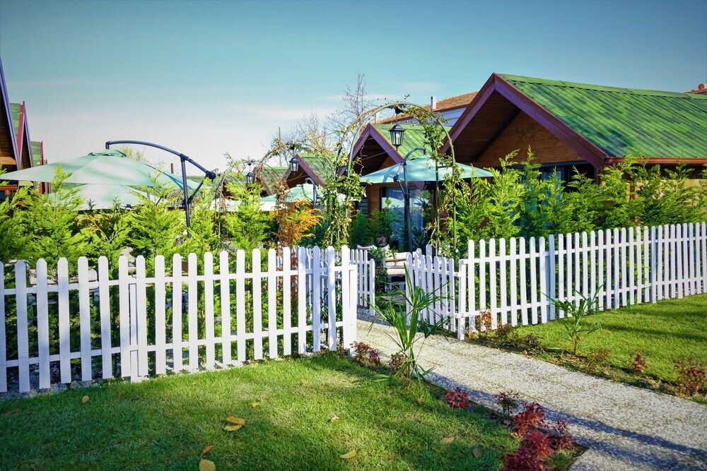 Янык: Adesa Bungalow Hotel