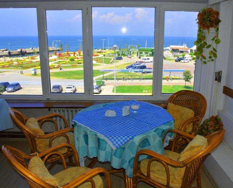 Ялова: Hotel Ülke