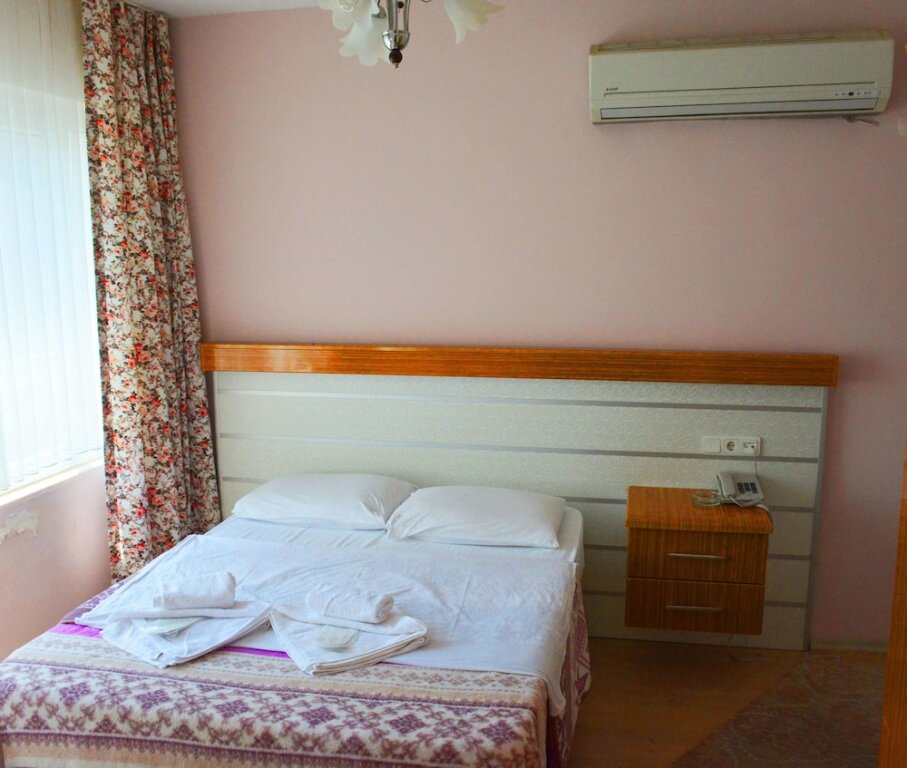 Ялова: Hotel Ülke