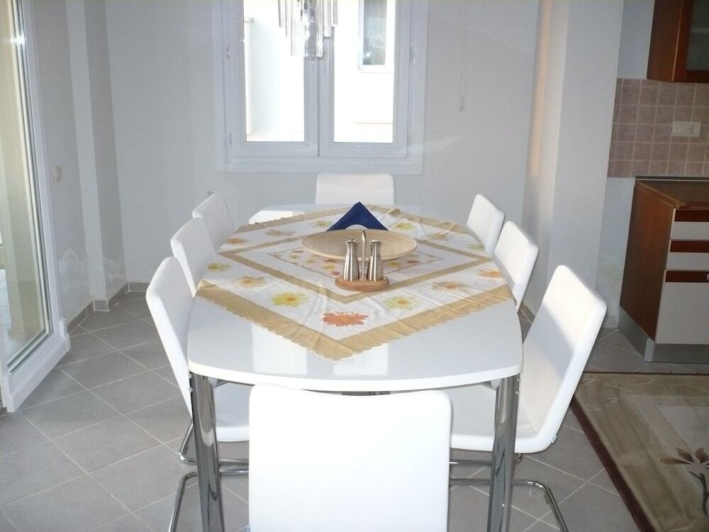 Яликавак: Important Group Villa Amber