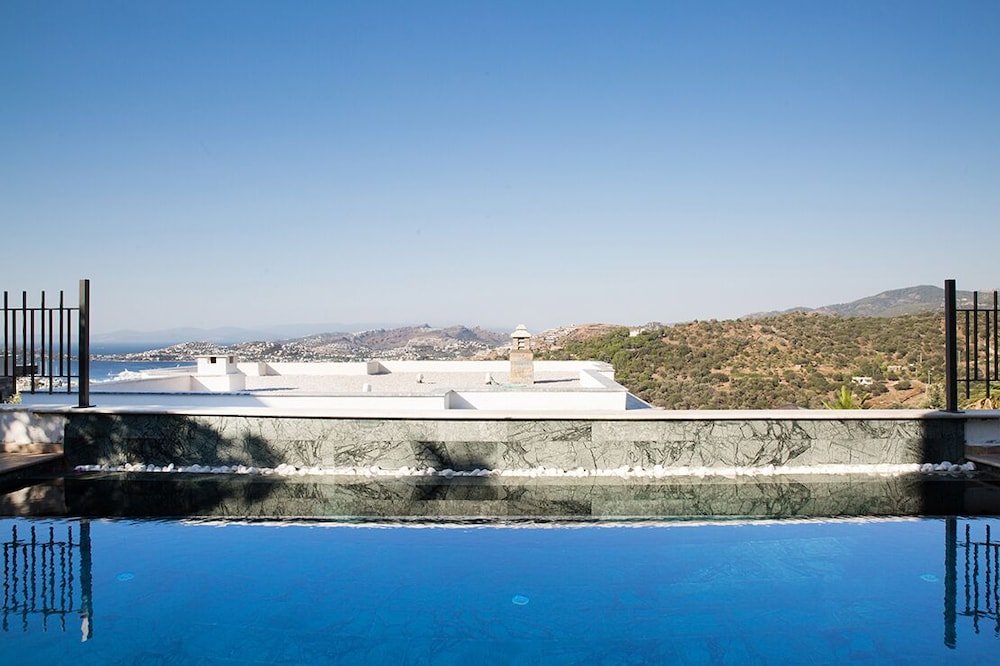 Яликавак: Important Group Villa Hills