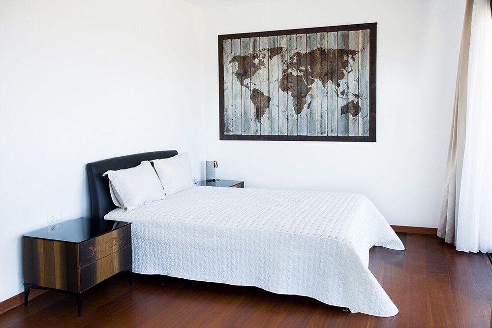 Яликавак: Important Group Villa Hills