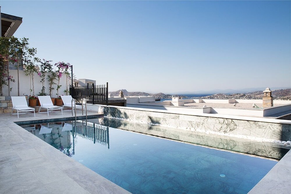 Яликавак: Important Group Villa Hills