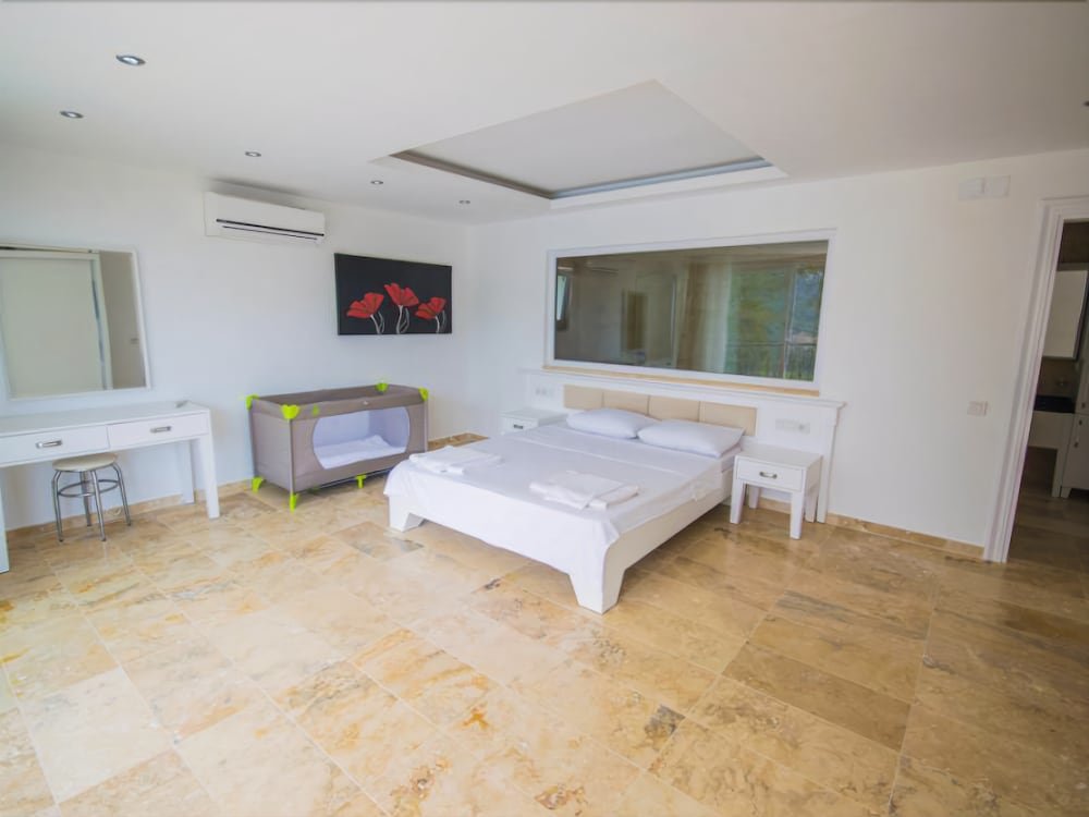 Исламлар: Villa Serenity