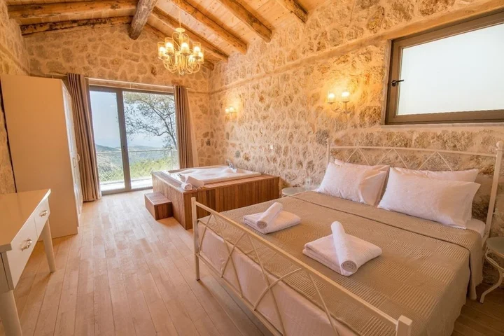 Исламлар: Villa Tasci