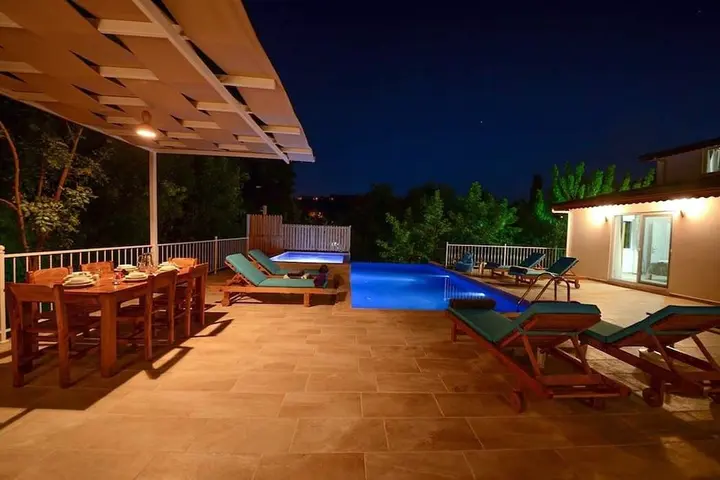 Исламлар: Villa Tuzer