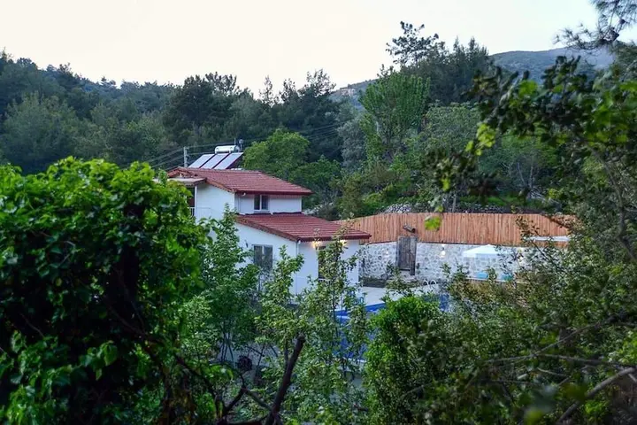 Исламлар: Villa Tuzer