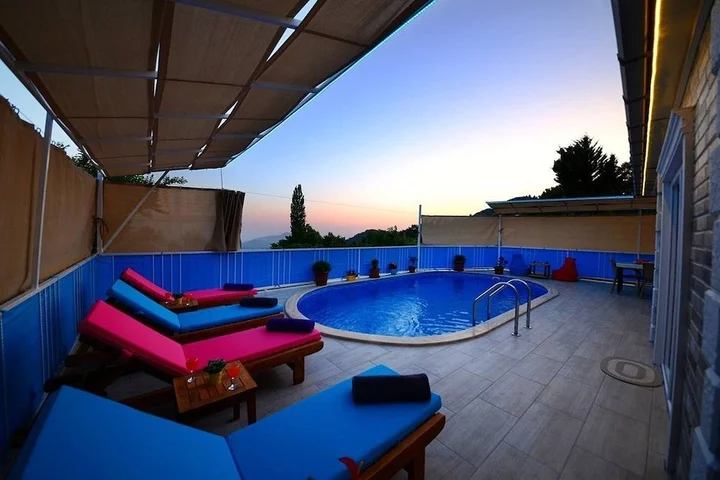 Исламлар: Villa Tamer