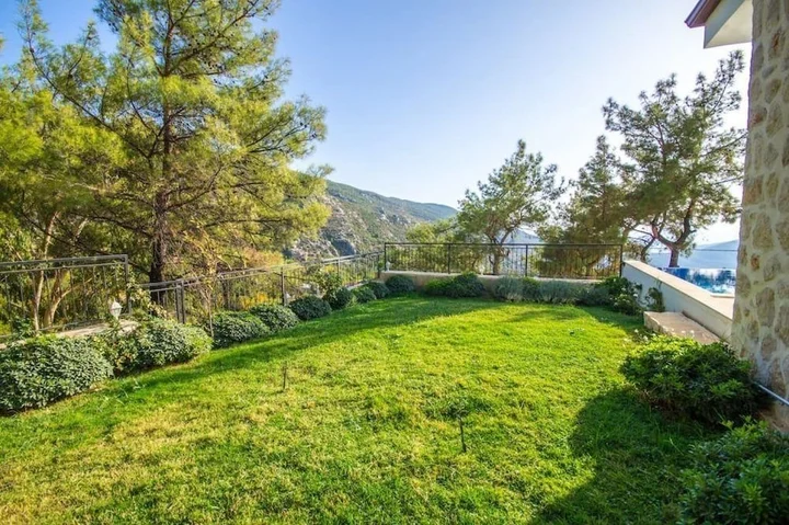Исламлар: Villa Ella