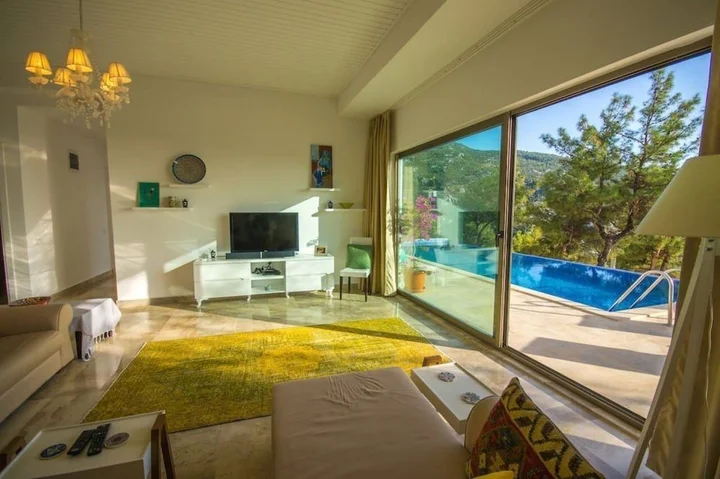 Исламлар: Villa Ella