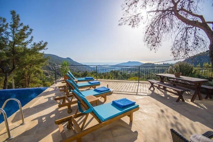 Исламлар: Villa Ella