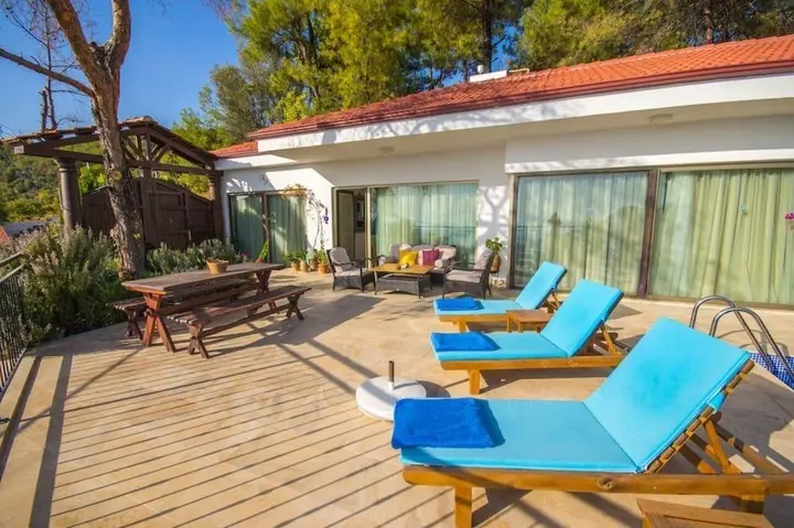 Исламлар: Villa Ella