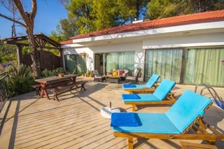Исламлар: Villa Ella