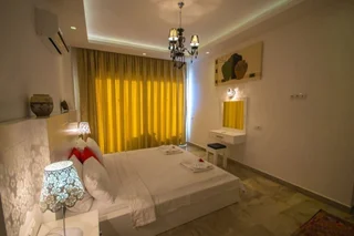 Исламлар: Villa Ella