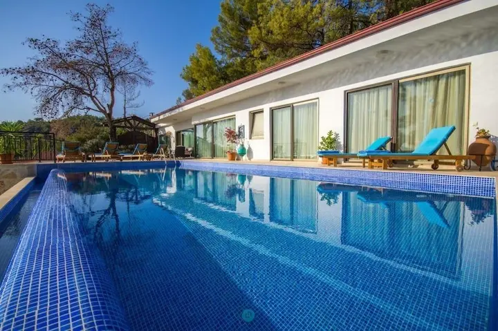 Исламлар: Villa Ella