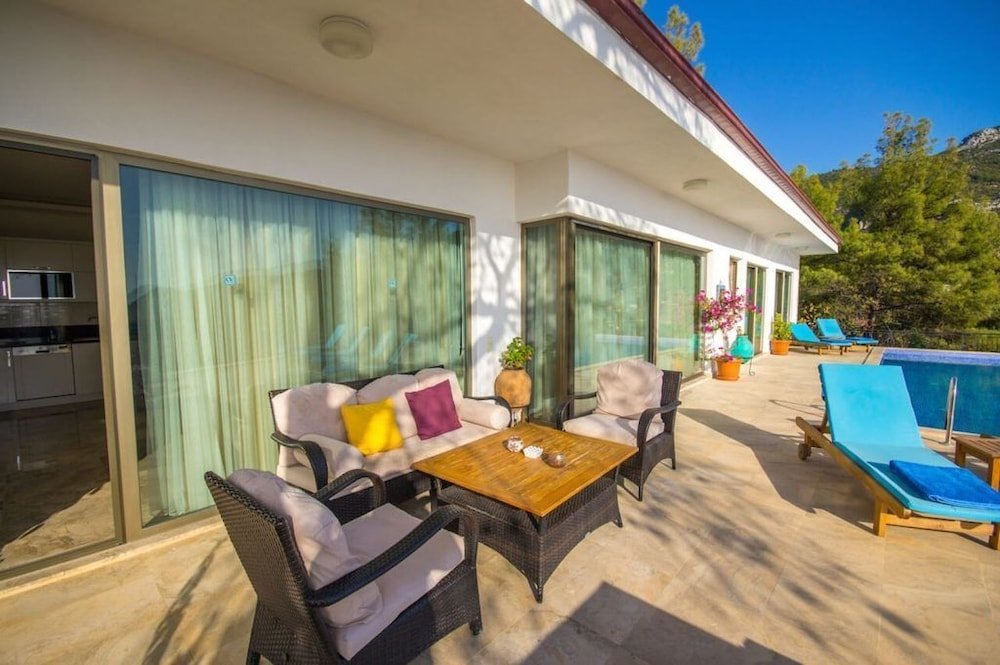 Исламлар: Villa Ella