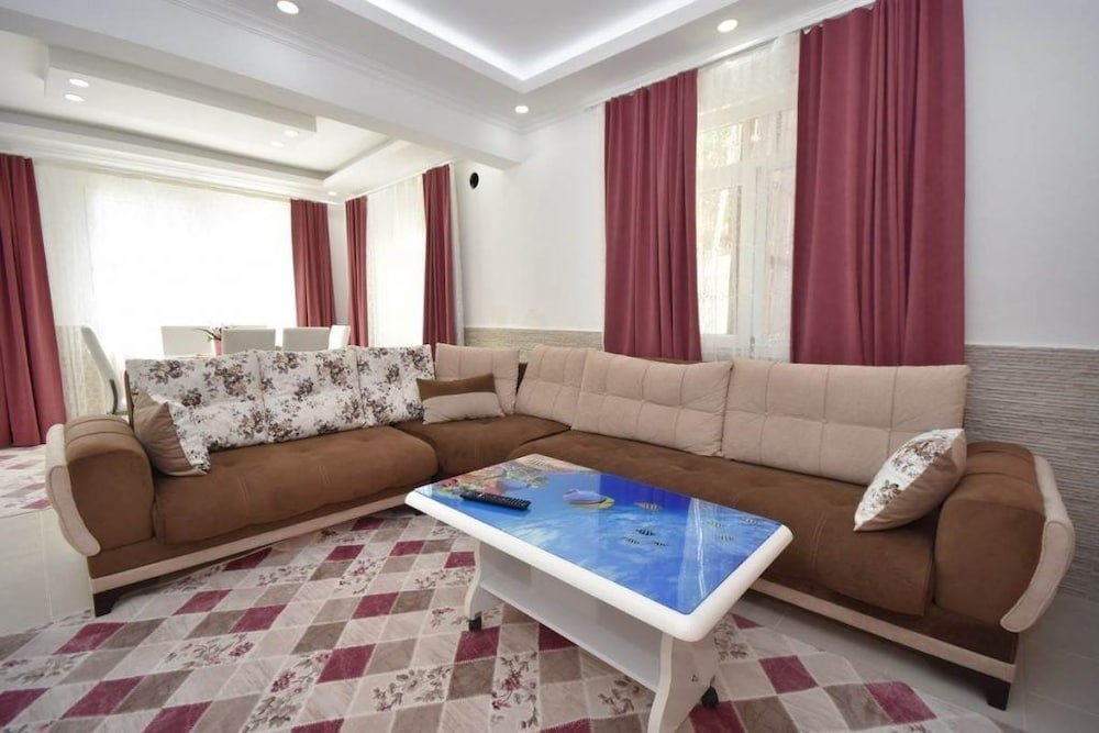 Исламлар: Villa Nevin