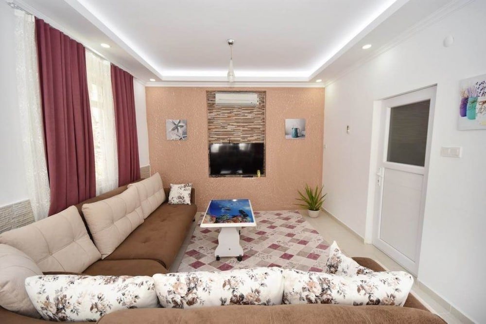 Исламлар: Villa Nevin