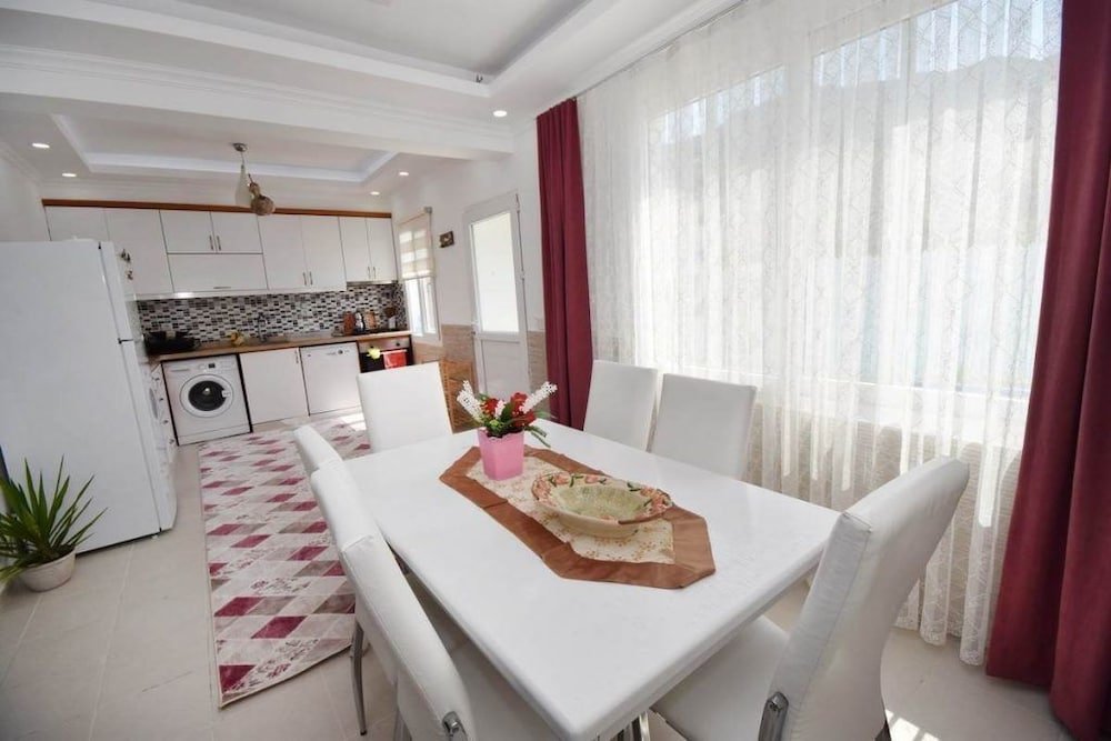 Исламлар: Villa Nevin