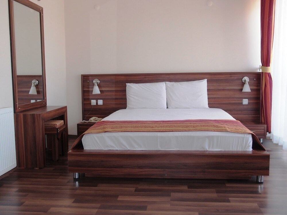 Тире: Otel Tirem