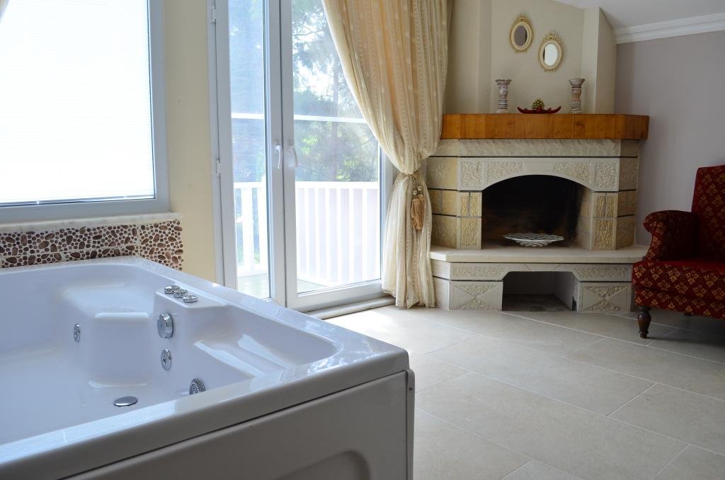 Сайл: Sweet Home River Hotel