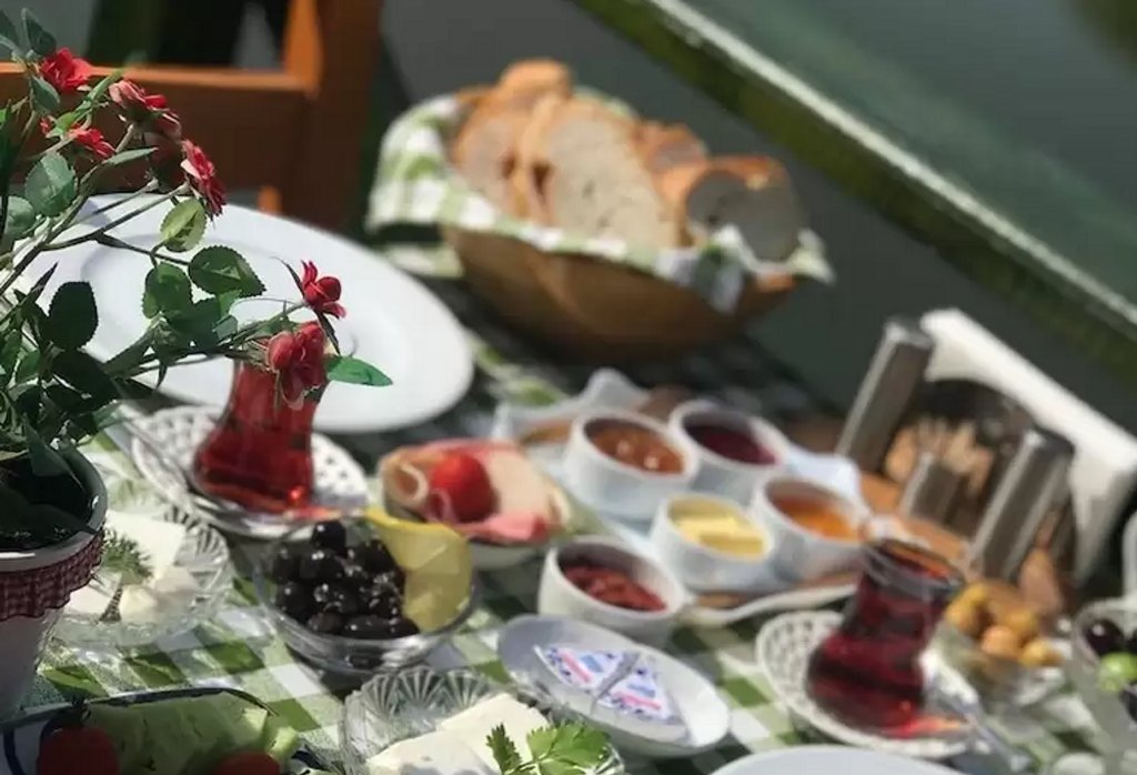 Сайл: Sweet Home River Hotel