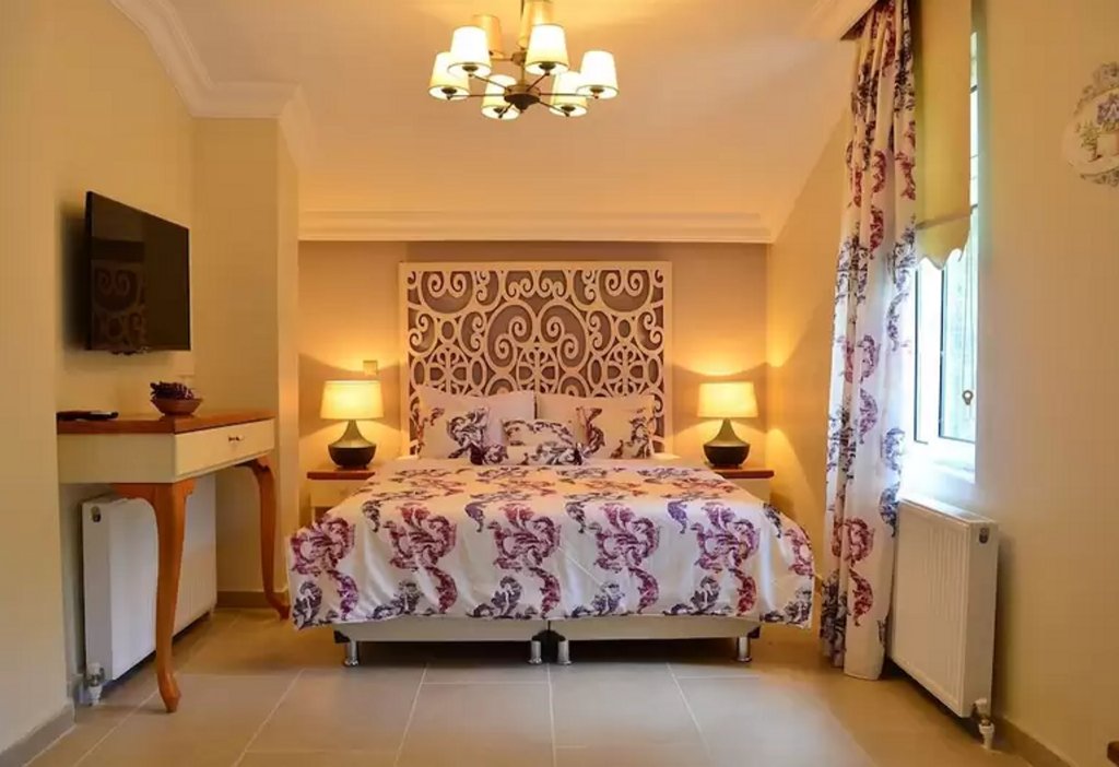 Сайл: Sweet Home River Hotel