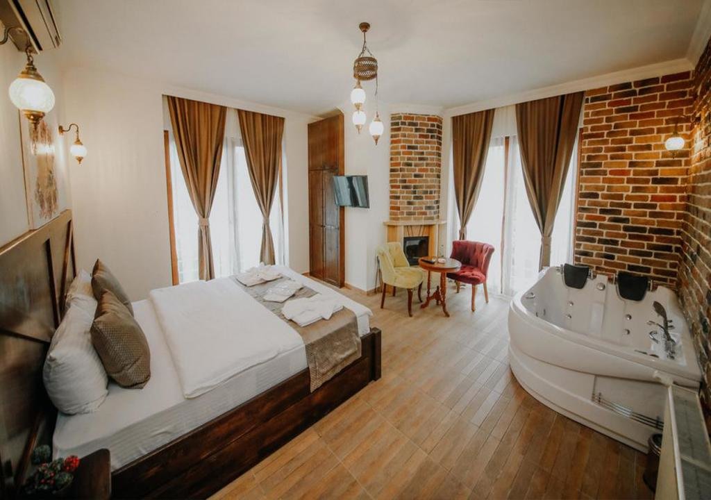 Сайл: Sea House Hotel