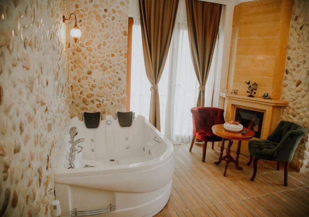 Сайл: Sea House Hotel