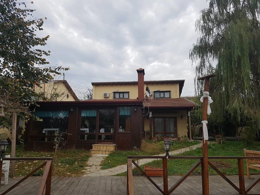 Сайл: Canan Motel