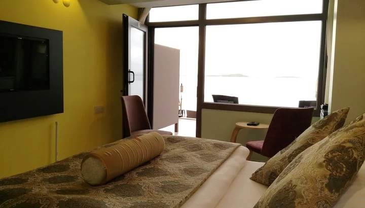 Урла: Itimat Hotel