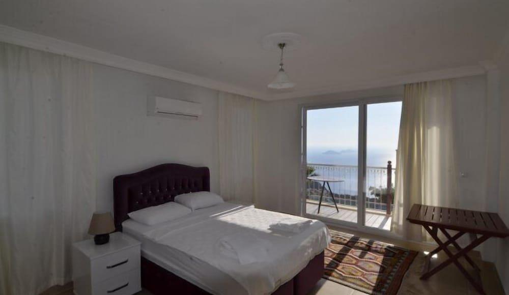 Калкан: Kalkan 5 Bedrooms Villa Private Pool