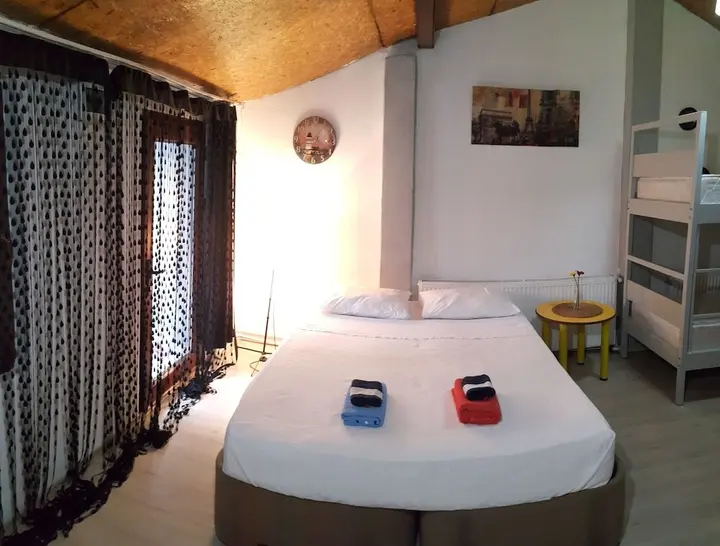 Бурса: Eves Home Pension