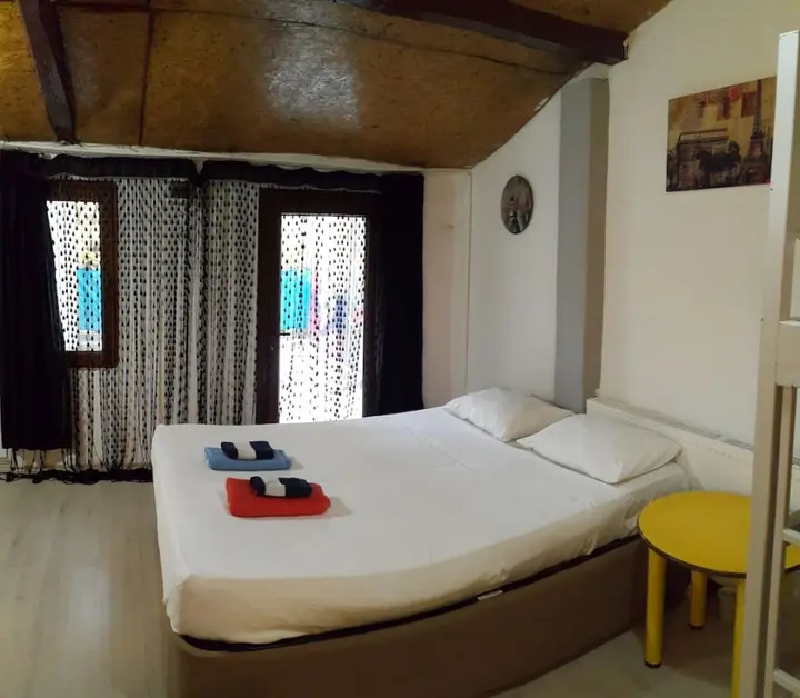Бурса: Eves Home Pension