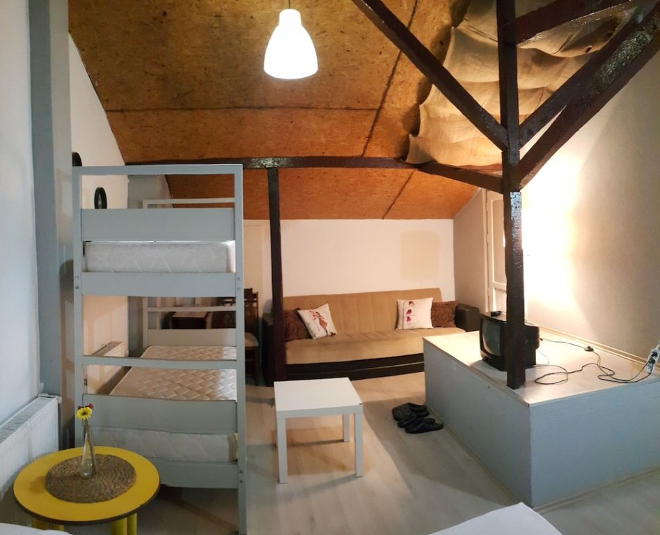 Бурса: Eves Home Pension