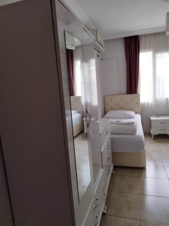 Измир: Otel Orkun