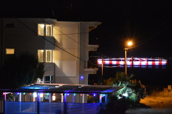 Айвалык: Efsane Hotel